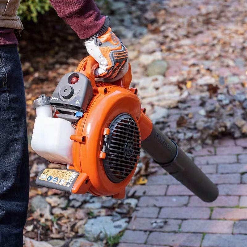 【直降三千！直降三千】國際知名（Husqvarna）富世華汽油鼓風機 專業清潔 強力來襲