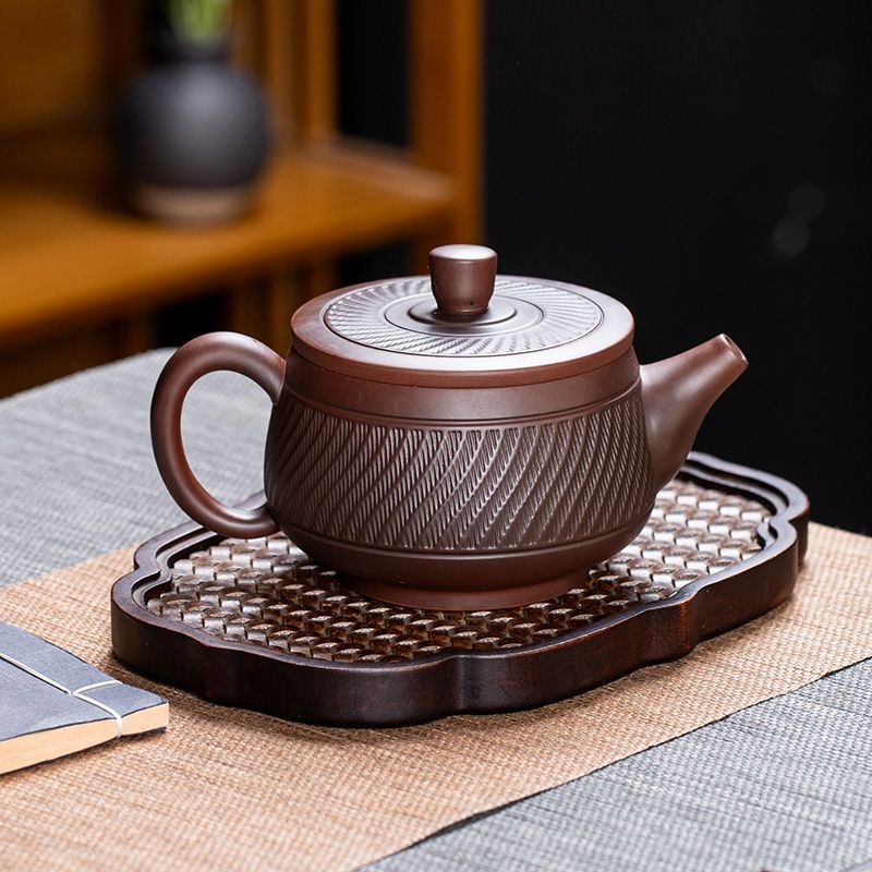 經典傳承・匠心打造｜【大師純手工紫陶鳳鳴壺】復古跳刀紋漢瓦壺（一壺兩杯）・黃金大容量300cc + 球孔過濾，鳴音設計顯格調